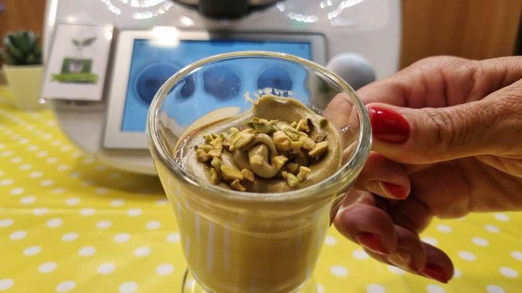 Yogurt goloso caffè e pistacchio di Videoricettebimby