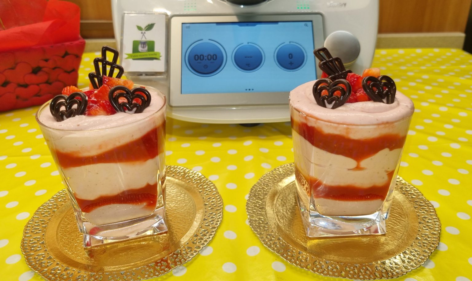 Bicchierini di fragole innamorate