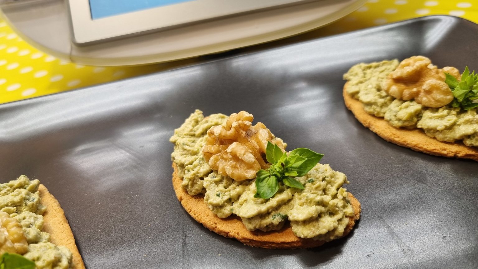 Pesto o paté di olive verdi
