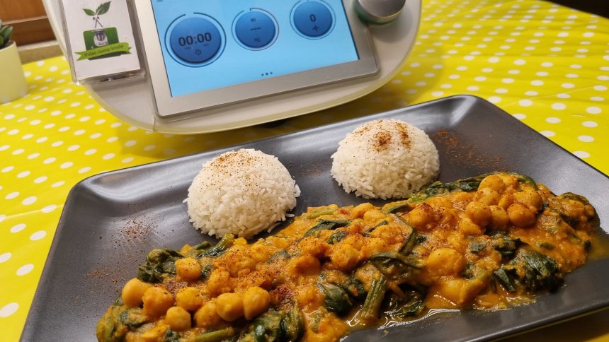 Ceci e spinaci speziati con riso basmati