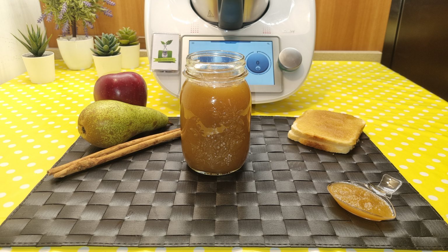 Confettura di mele e pere aromatizzata