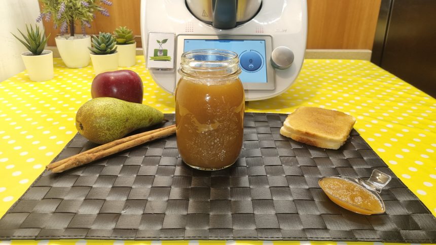 Confettura di mele e pere aromatizzata