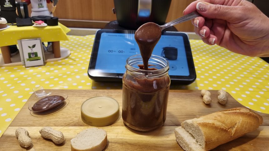 Crema di arachidi tipo nutella peanut